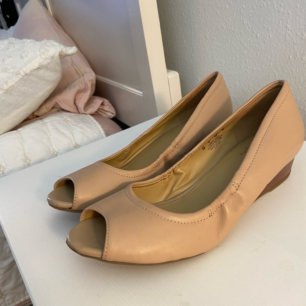 Nude Naturalizer Wedges